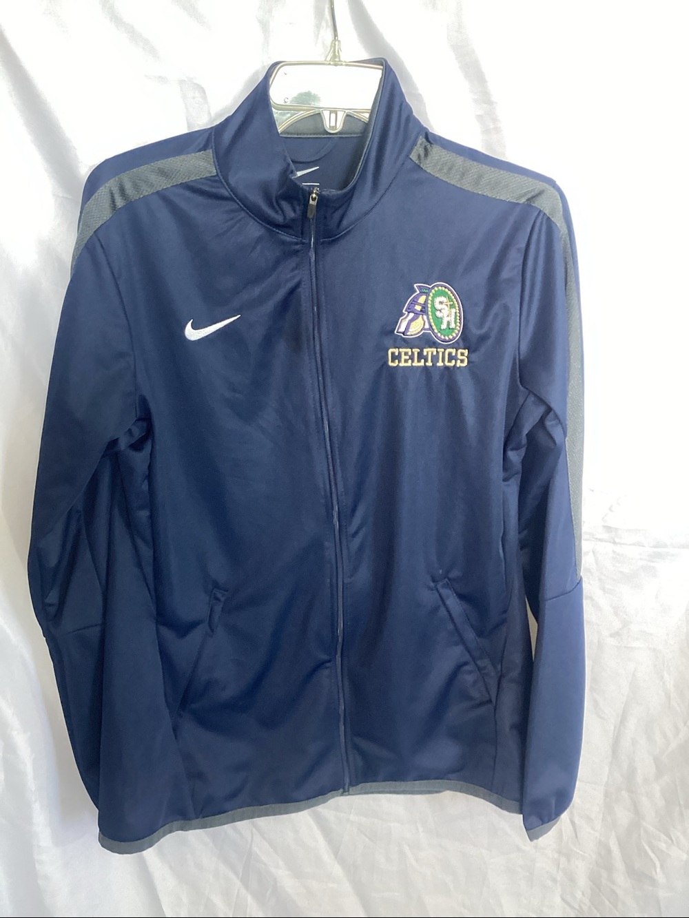 Nike sweater - Picture 2 of 8